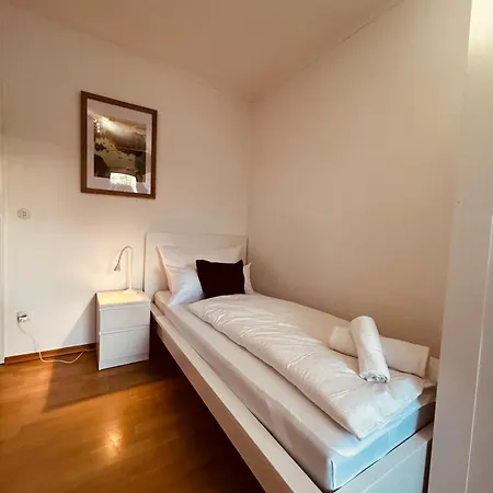 Daire P1 Teams Zentral I150m2 I Eg Fuer 6 I Wasch I P I *